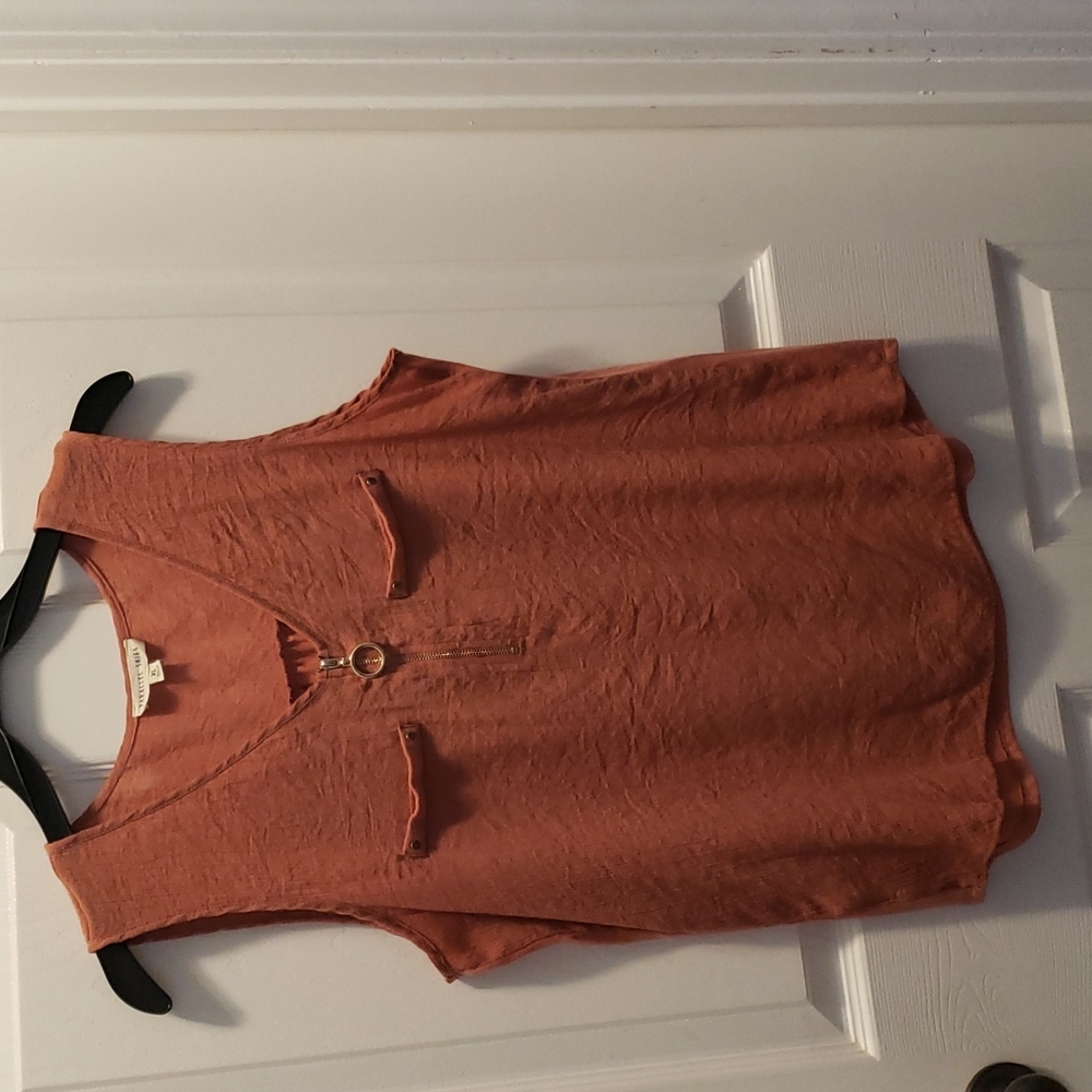 Women Parallel Skies top with feont zipper